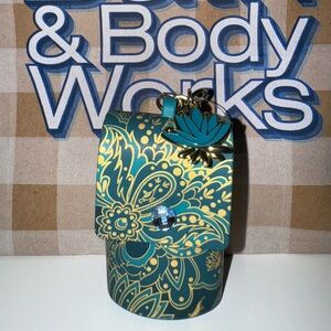 Disney Princess Limited Edition. 
JASMINE Snapcase PocketBac Sanitizer Holder.